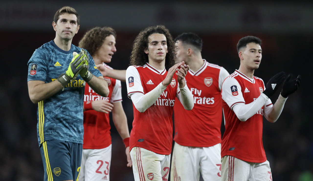 巴西队在阿森纳基地训练，安切洛蒂与阿尔特塔会面并合影（巴西队赴阿森纳基地训练，安切洛蒂与阿尔特塔相会合影）