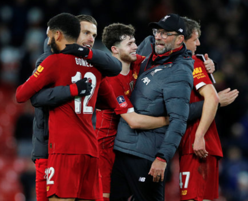 詹姆斯背后传球制造得分机会（詹姆斯背后妙传创造得分良机）