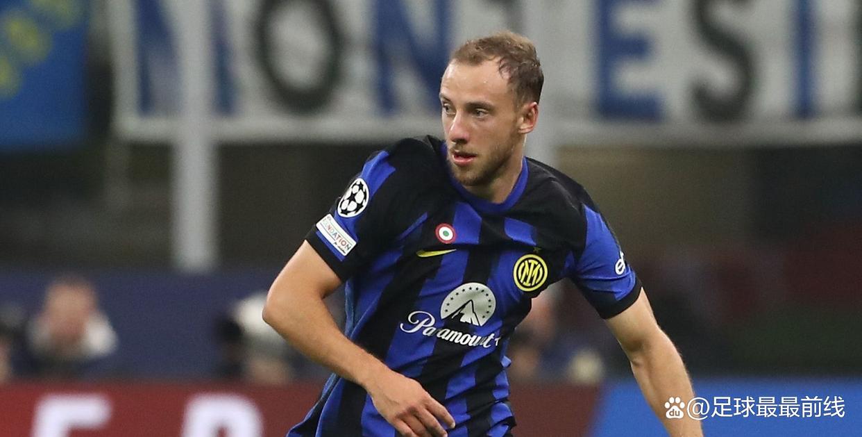 邦马蒂以240张第一选票的绝对优势当选年度最佳女足球员（邦马蒂以240张第一选票压倒性胜出，荣膺年度最佳女足球员）