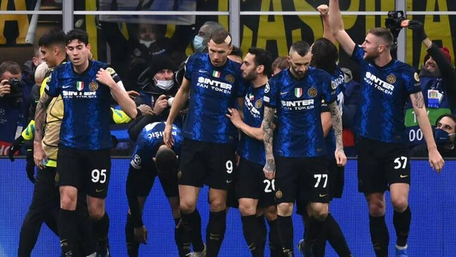 连续20场联赛进球2+，拜仁追平自己保持的德甲历史纪录（拜仁联赛已连续20场至少打入2球，追平其保持的德甲历史纪录）