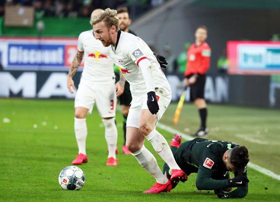 皇马狂喜？据西媒报道，梅西将介入巴萨2026年选...（西媒称梅西或介入巴萨2026年选举，皇马偷笑？）