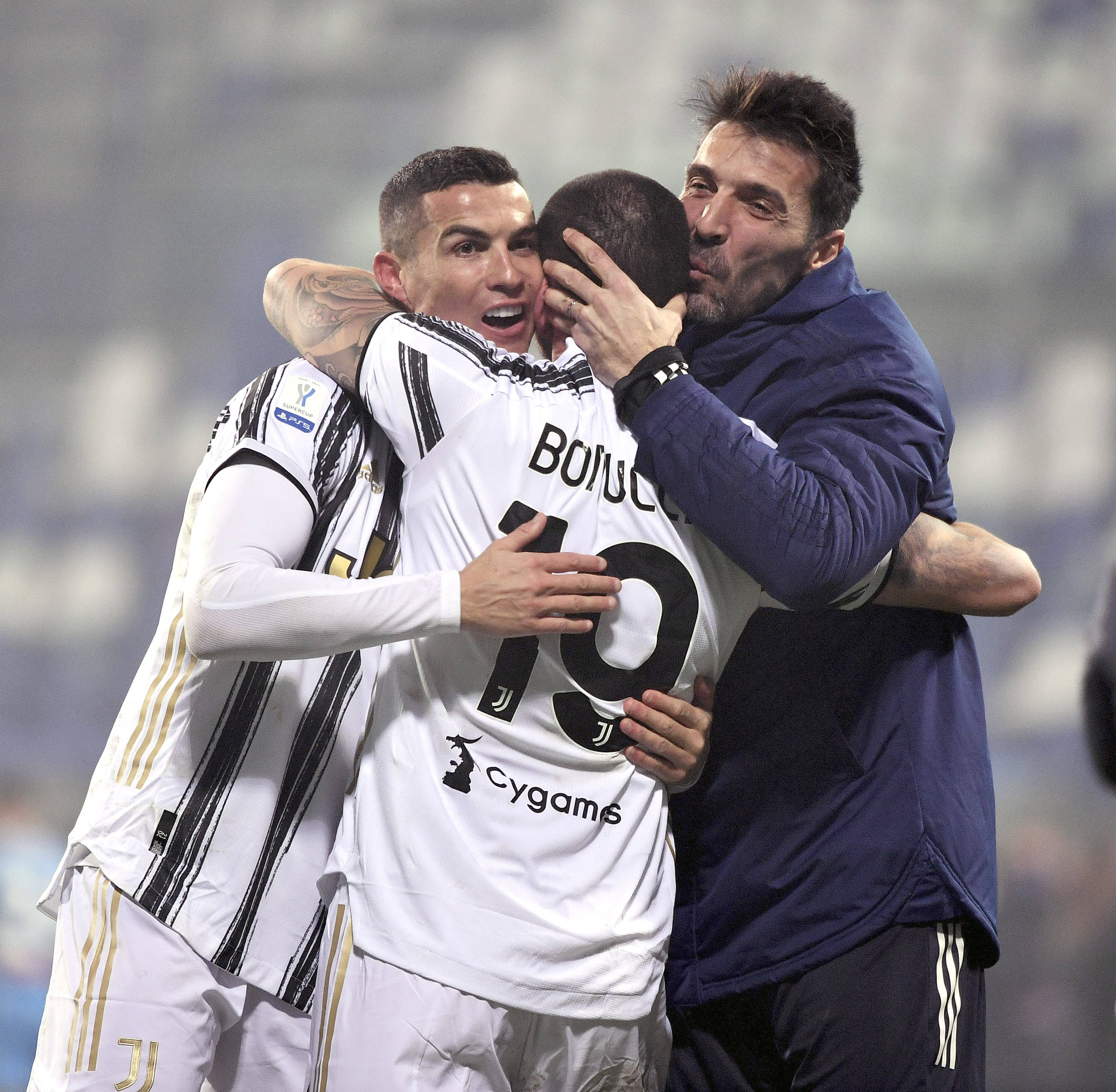 希罗半场砍20分，热火三分命中率21.1%，独行侠超5成（希罗半场20分，热火三分仅21.1%，独行侠命中率超五成）