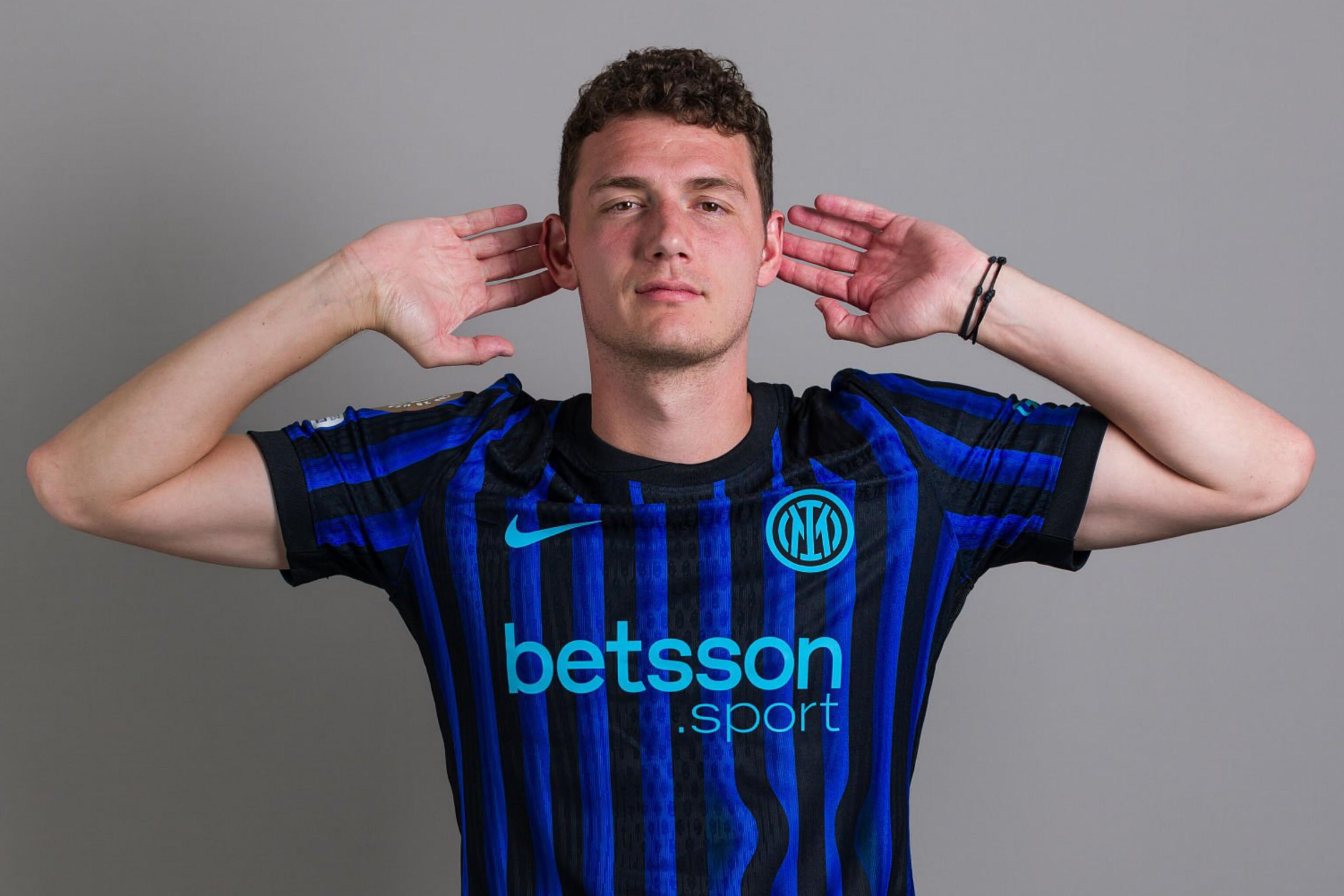 官方：西甲宣布与上海海港合作，协助球员教练培训和球队管理（西甲官宣携手上海海港，共同推进球员与教练培训及球队管理）