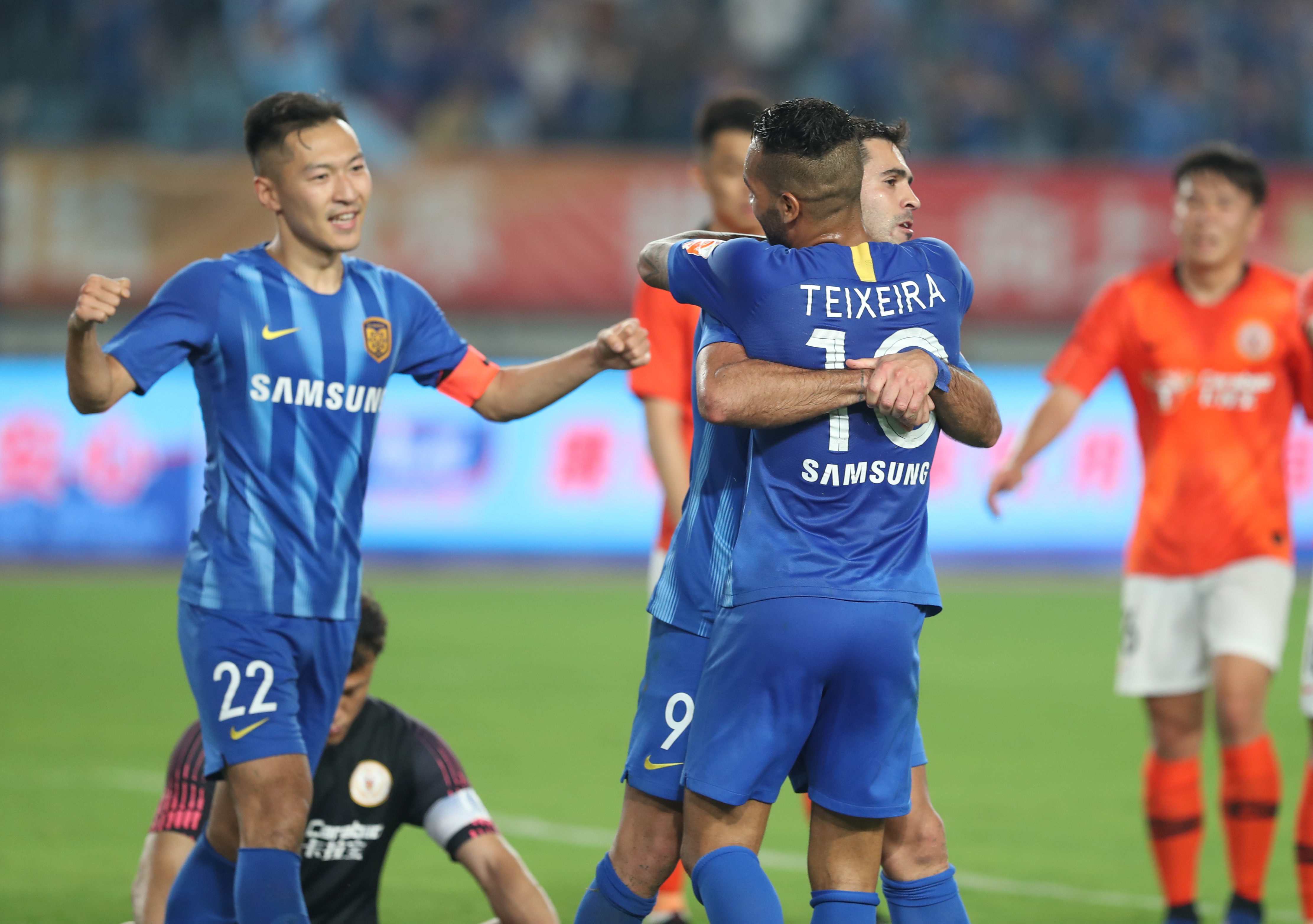 费布鲁亨：扑点要感谢团队的帮助；荷兰能在世界杯取得好成绩（费布鲁亨：点球扑救离不开团队支持，荷兰有望在世界杯取得佳绩）