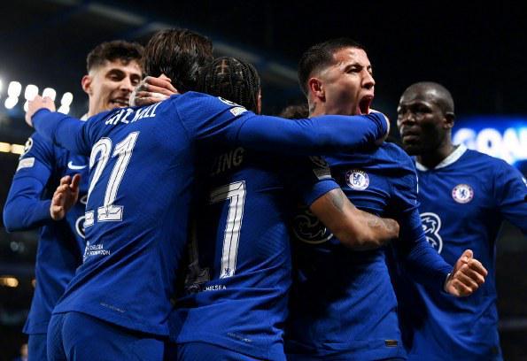 埃奇库姆成76人队史最年轻得分20+助攻5+且0失误球员（埃奇库姆成76人史上最年轻单场20+分5+助攻零失误球员）